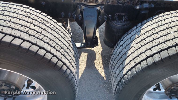 image for item LP9158 2018 Freightliner Cascadia 125 semi truck