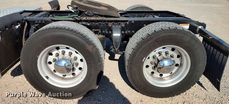 image for item LP9158 2018 Freightliner Cascadia 125 semi truck