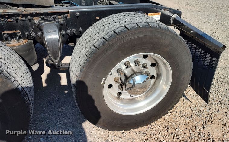 image for item LP9158 2018 Freightliner Cascadia 125 semi truck