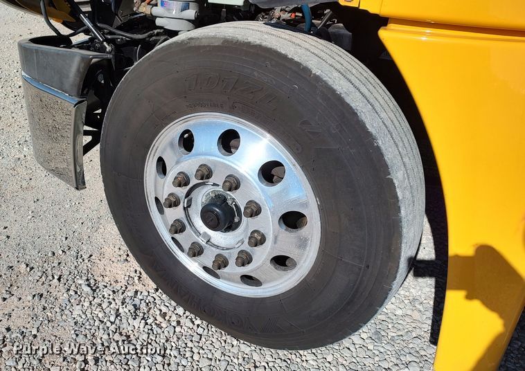 image for item LP9158 2018 Freightliner Cascadia 125 semi truck