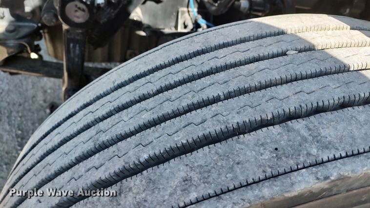 image for item LP9158 2018 Freightliner Cascadia 125 semi truck