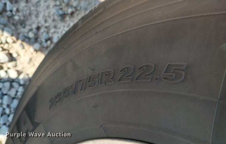 image for item LP9158 2018 Freightliner Cascadia 125 semi truck