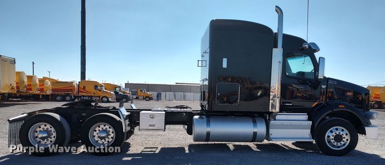 image for item LP9159 2016 Peterbilt 567  semi truck