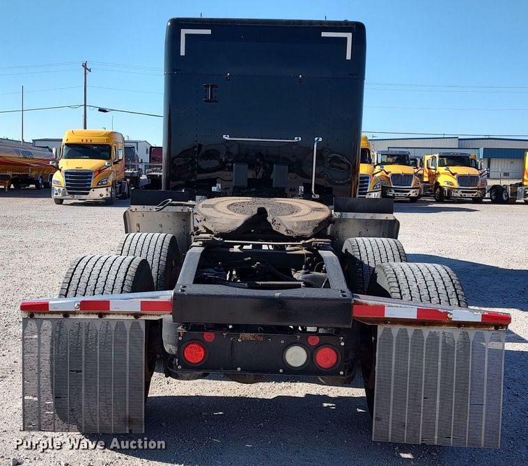 image for item LP9159 2016 Peterbilt 567  semi truck