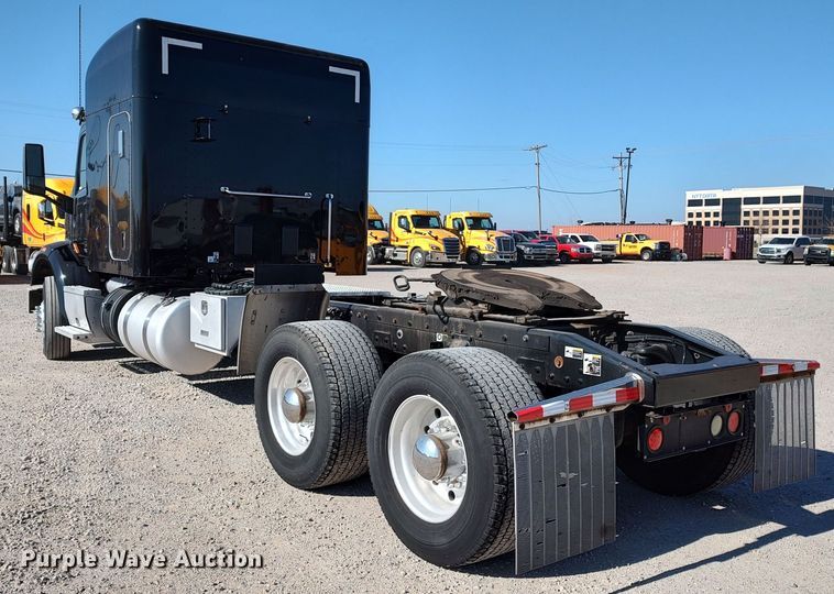 image for item LP9159 2016 Peterbilt 567  semi truck