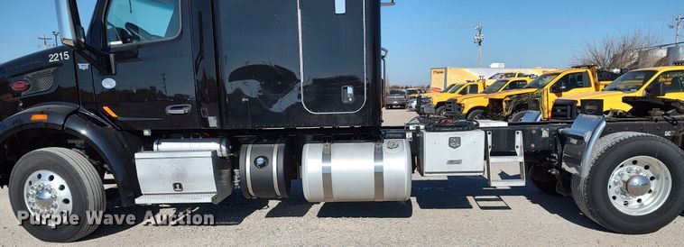 image for item LP9159 2016 Peterbilt 567  semi truck