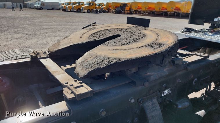 image for item LP9159 2016 Peterbilt 567  semi truck