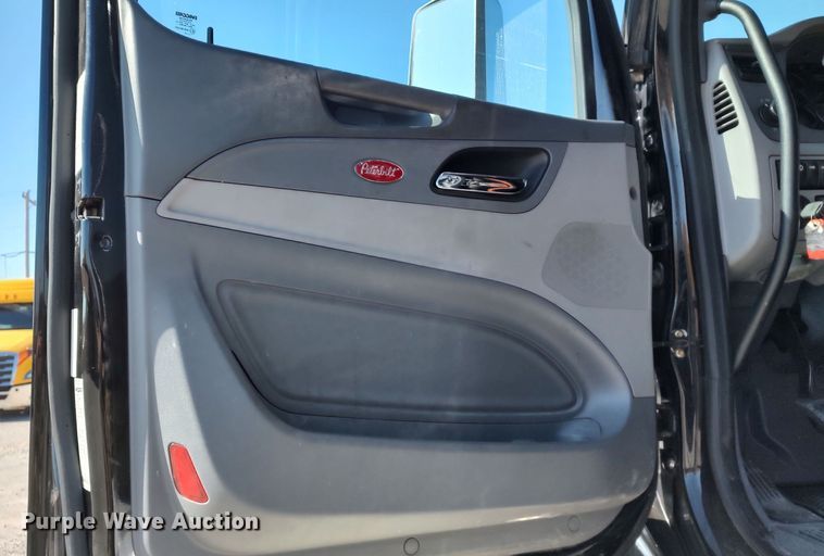 image for item LP9159 2016 Peterbilt 567  semi truck