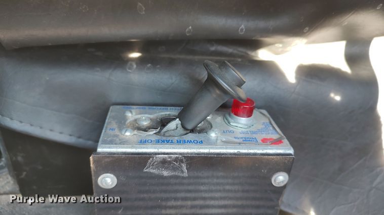 image for item LP9159 2016 Peterbilt 567  semi truck