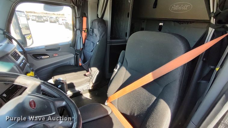 image for item LP9159 2016 Peterbilt 567  semi truck