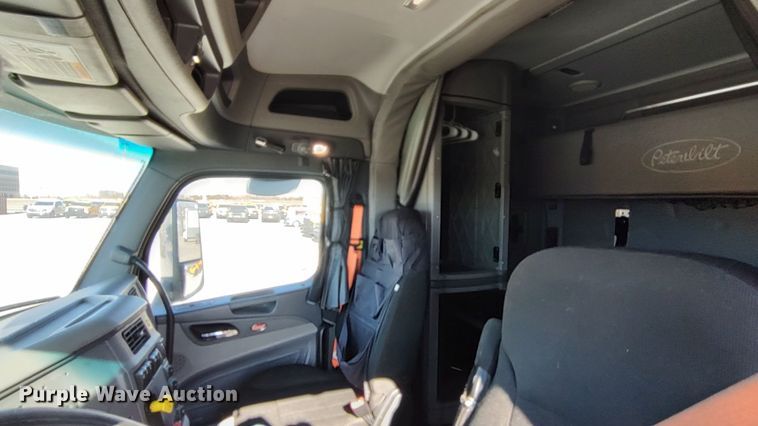 image for item LP9159 2016 Peterbilt 567  semi truck