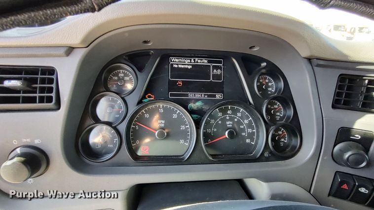 image for item LP9159 2016 Peterbilt 567  semi truck