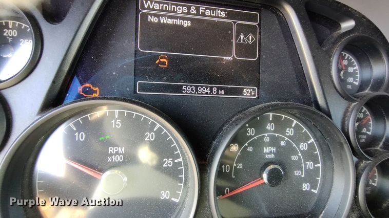 image for item LP9159 2016 Peterbilt 567  semi truck