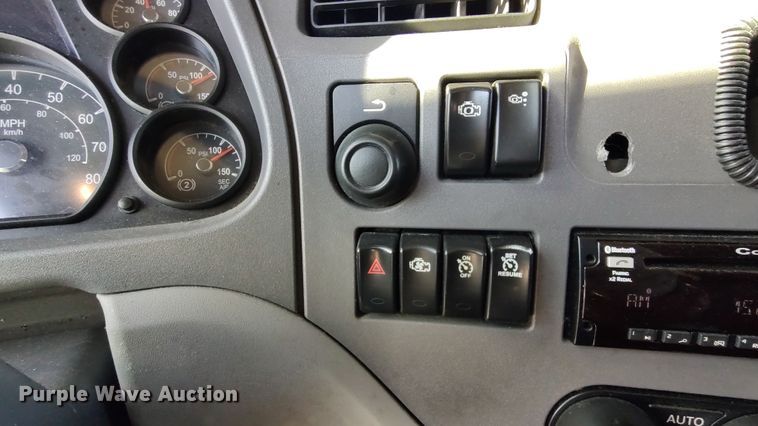 image for item LP9159 2016 Peterbilt 567  semi truck