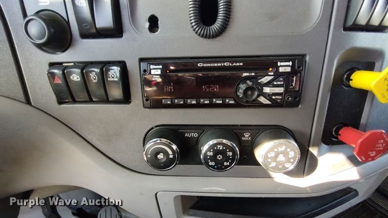 image for item LP9159 2016 Peterbilt 567  semi truck