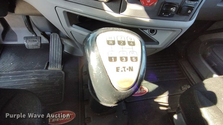 image for item LP9159 2016 Peterbilt 567  semi truck