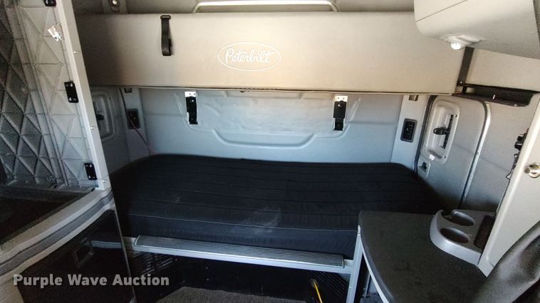 image for item LP9159 2016 Peterbilt 567  semi truck