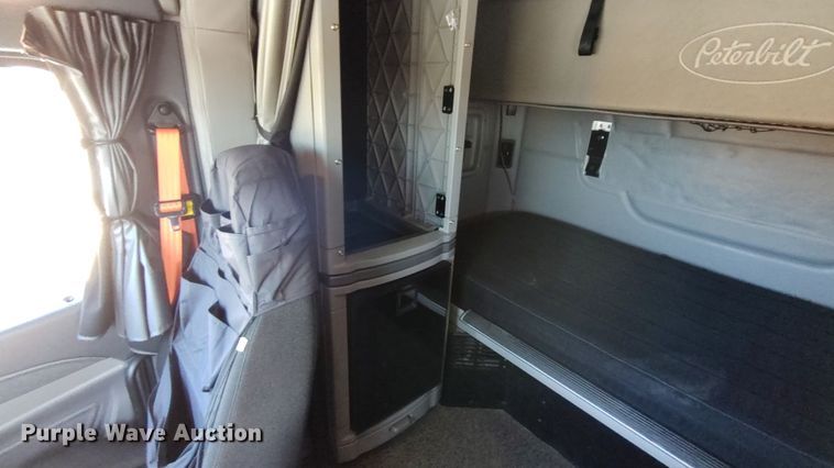 image for item LP9159 2016 Peterbilt 567  semi truck