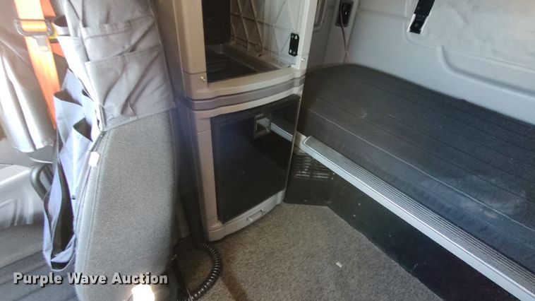 image for item LP9159 2016 Peterbilt 567  semi truck