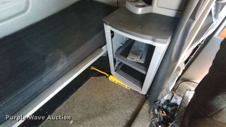 image for item LP9159 2016 Peterbilt 567  semi truck