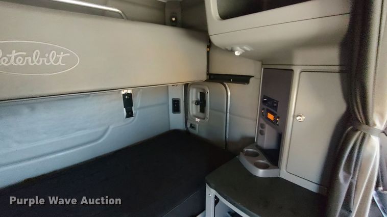 image for item LP9159 2016 Peterbilt 567  semi truck