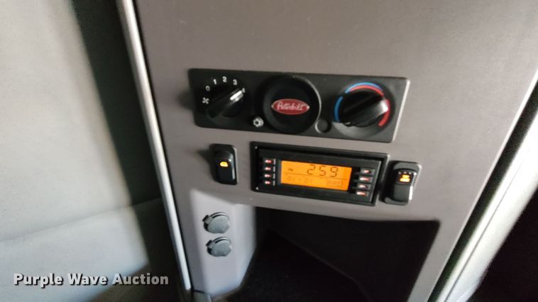 image for item LP9159 2016 Peterbilt 567  semi truck