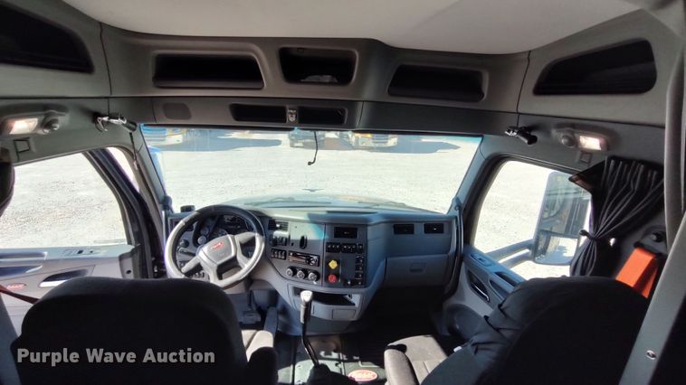 image for item LP9159 2016 Peterbilt 567  semi truck