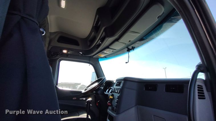 image for item LP9159 2016 Peterbilt 567  semi truck