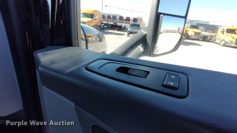 image for item LP9159 2016 Peterbilt 567  semi truck