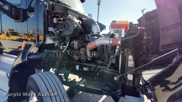 image for item LP9159 2016 Peterbilt 567  semi truck