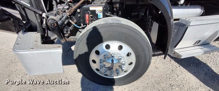 image for item LP9159 2016 Peterbilt 567  semi truck