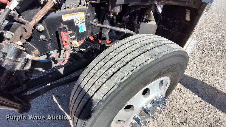 image for item LP9159 2016 Peterbilt 567  semi truck