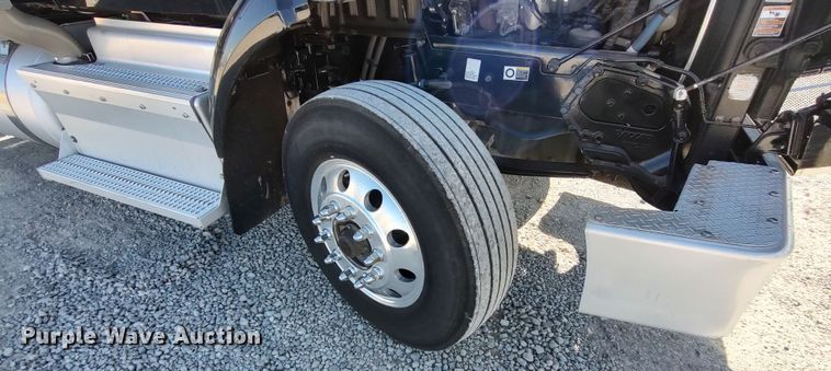 image for item LP9159 2016 Peterbilt 567  semi truck