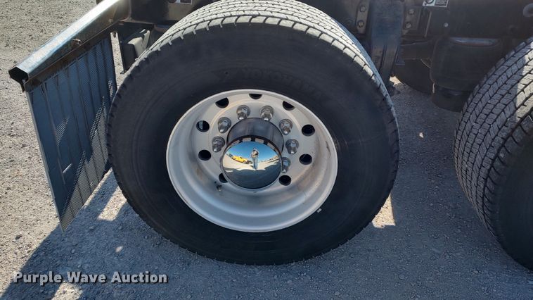 image for item LP9159 2016 Peterbilt 567  semi truck