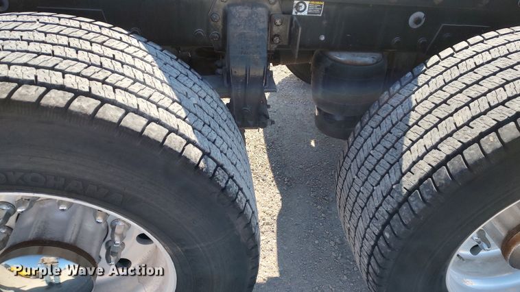 image for item LP9159 2016 Peterbilt 567  semi truck