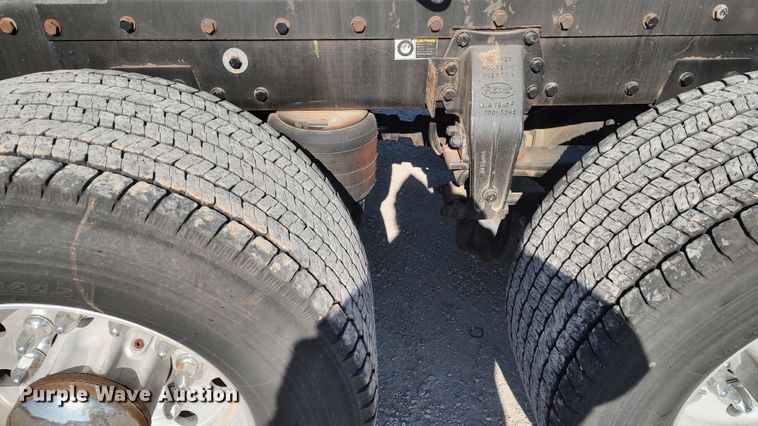 image for item LP9159 2016 Peterbilt 567  semi truck