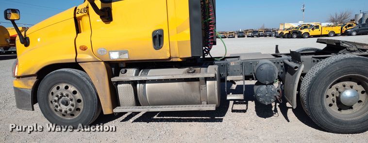 image for item LP9160 2018 Freightliner Cascadia 125  semi truck