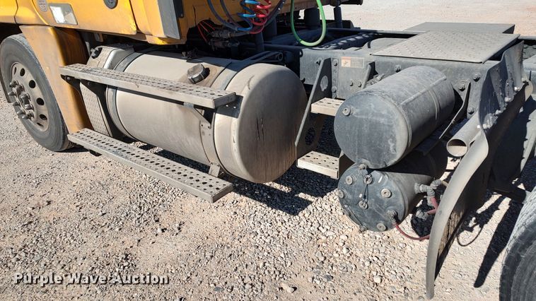 image for item LP9160 2018 Freightliner Cascadia 125  semi truck