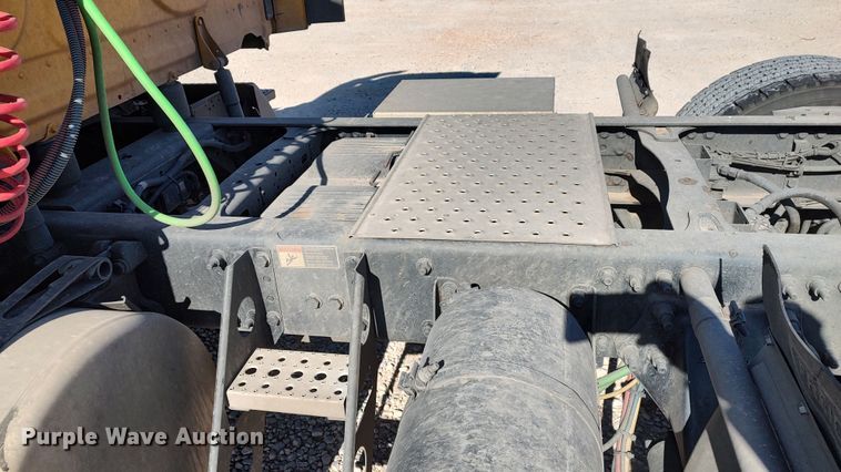 image for item LP9160 2018 Freightliner Cascadia 125  semi truck