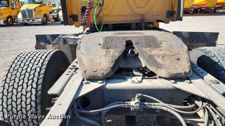 image for item LP9160 2018 Freightliner Cascadia 125  semi truck