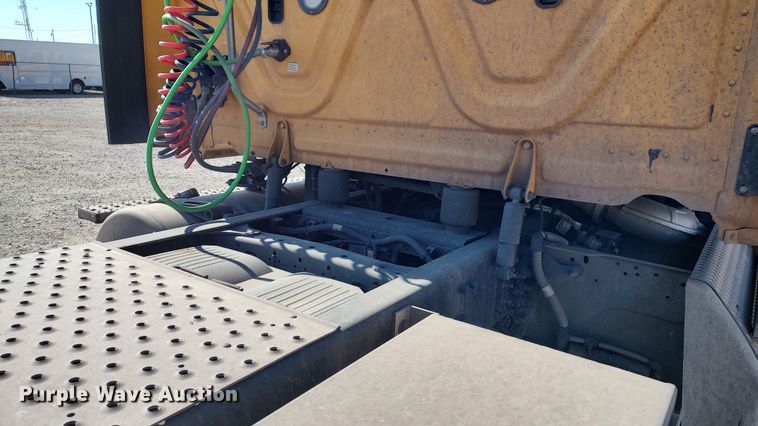 image for item LP9160 2018 Freightliner Cascadia 125  semi truck