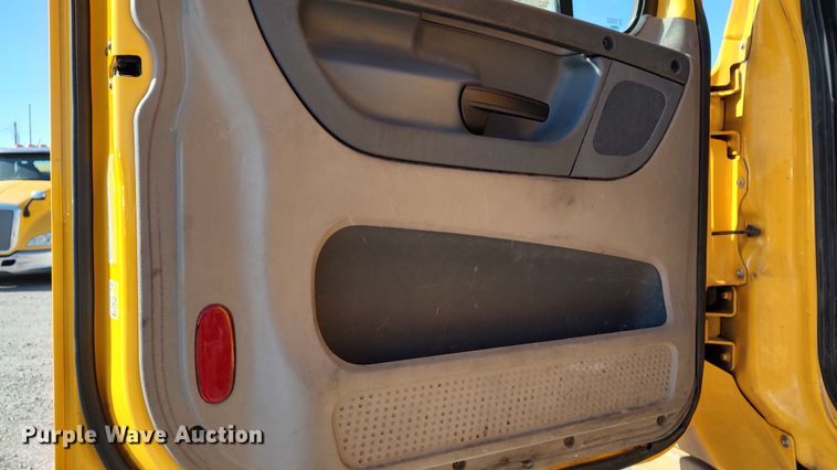 image for item LP9160 2018 Freightliner Cascadia 125  semi truck