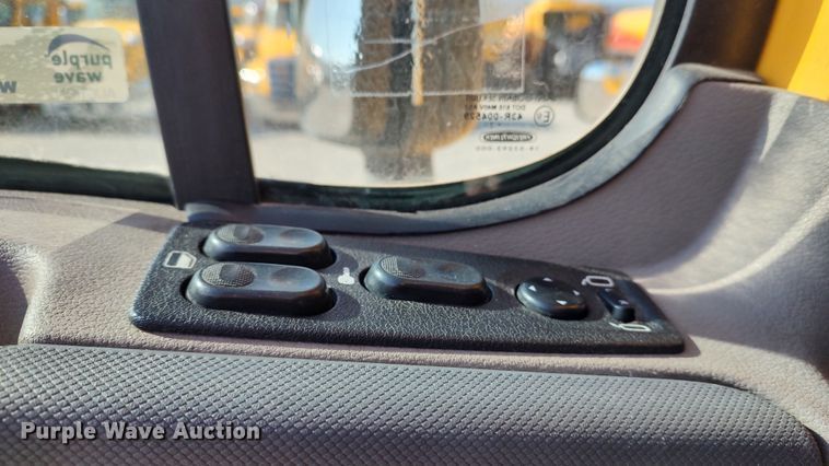 image for item LP9160 2018 Freightliner Cascadia 125  semi truck