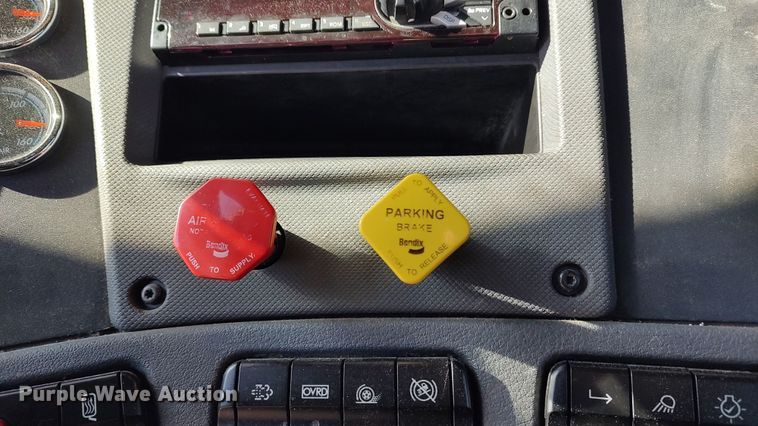 image for item LP9160 2018 Freightliner Cascadia 125  semi truck