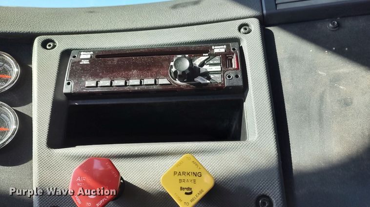 image for item LP9160 2018 Freightliner Cascadia 125  semi truck