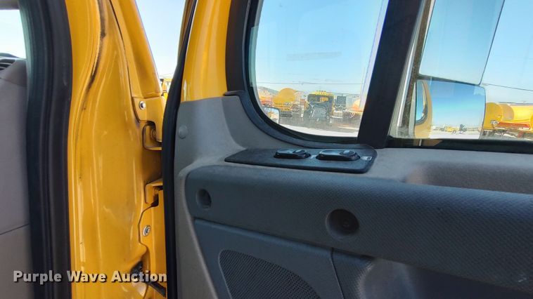 image for item LP9160 2018 Freightliner Cascadia 125  semi truck