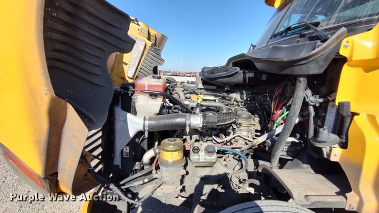 image for item LP9160 2018 Freightliner Cascadia 125  semi truck