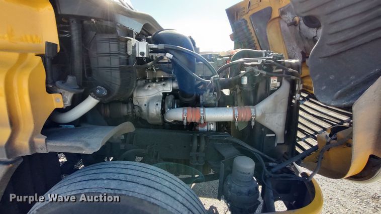 image for item LP9160 2018 Freightliner Cascadia 125  semi truck