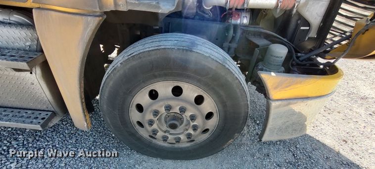 image for item LP9160 2018 Freightliner Cascadia 125  semi truck