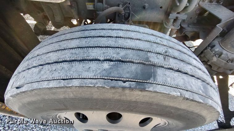 image for item LP9160 2018 Freightliner Cascadia 125  semi truck